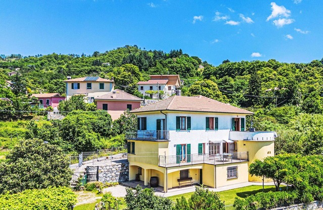 Schönes alleinstehendes Ferienhaus mit W-LAN, TV, Innenhof, Haustiere erlaubt und Parkplatz