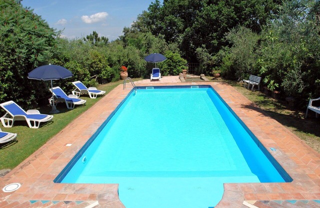 Alleinstehendes Ferienhaus mit privatem Pool, W-LAN, TV, Innenhof, Haustiere erlaubt, Parkplatz