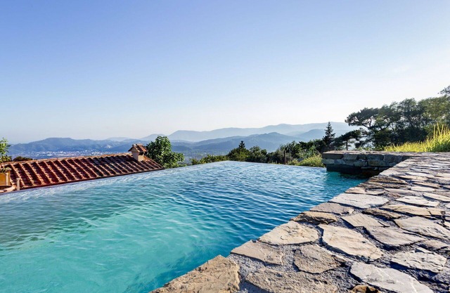 Alleinstehendes Ferienhaus mit Klimaanlage, privatem Pool, W-LAN, TV, Panoramablick, Parkplatz