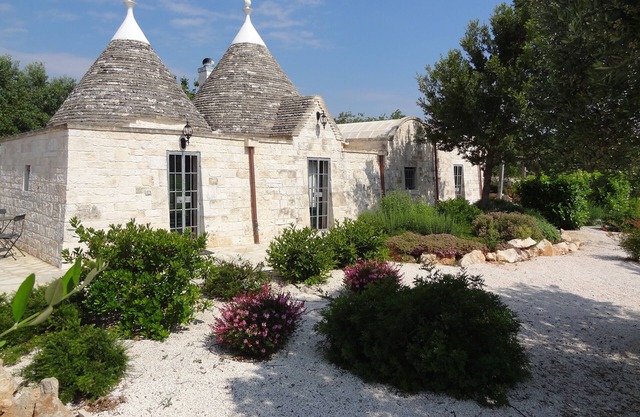 Atemberaubende Trullo mit einem Schlafzimmer mit privatem Pool und WLAN auf dem Land