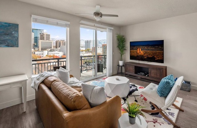 Stunning 1BD Pool/Htub/Gym Near Convention Centre