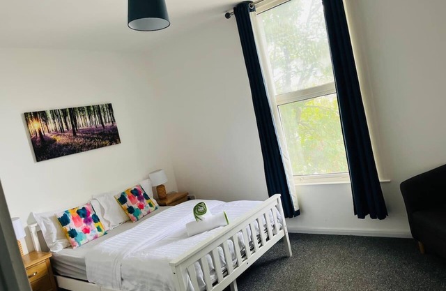 Stunning 2-Bed House in Chatham