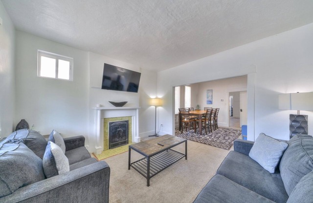 Stunning 2-bedroom Sanctuary in Salt Lake City with AC, WiFi