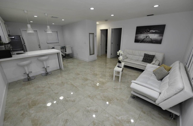 Stunning 2 BR apt Near Hard Rock, Casino & Beach