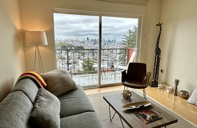 Stunning 2-Level Apt with Panoramic SF Views & Private Balconies