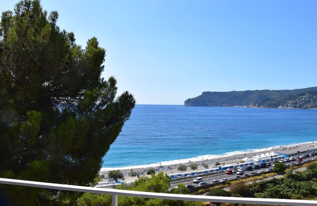 Atemberaubende 250m2 Meerblick-Villa, 200 Meter vom Strand entfernt