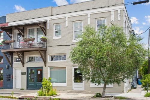 Stunning 2BD luxury apt perfect NOLA location