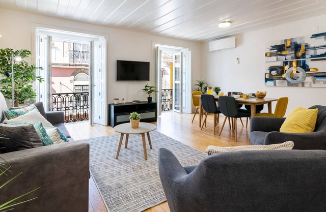 Stunning 2BDR Apartment in Chiado by LovelyStay
