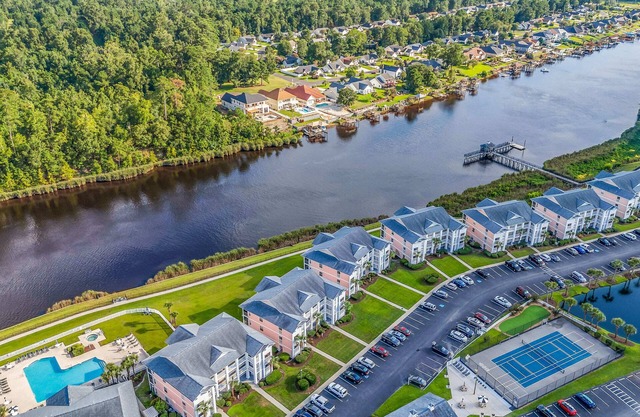 Stunning 2BR Condo at Waterway Village