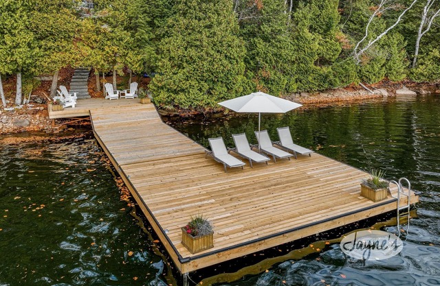 Stunning 3 bed 2 bath cottage on Kawagama Lake! South Exposure!