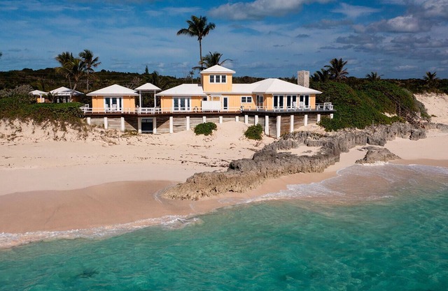 Stunning 3+ Bed/4-Bath House with Private Dock, Pool & Direct Beachfront Access!