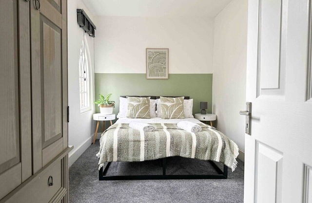 Stunning 3-bed house, Amazing location, Sleeps 6!