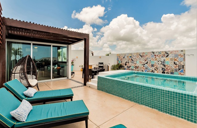 Atemberaubende 3 Schlafzimmer, Penthouse. Private Dachterrasse und Pool. Schritte zum 5. und Strand