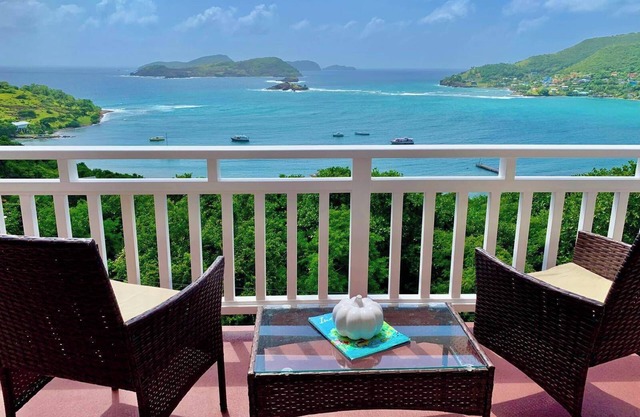 Stunning 3 Bed Villa, Balcony & Sea View