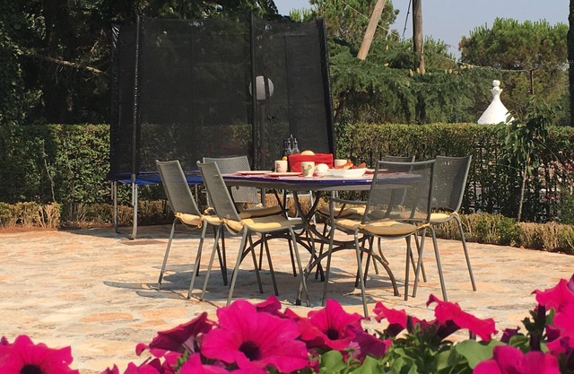 Atemberaubende freistehende Villa mit 3 Schlafzimmern, einem Nebengebäude mit einem Schlafzimmer und privatem Pool