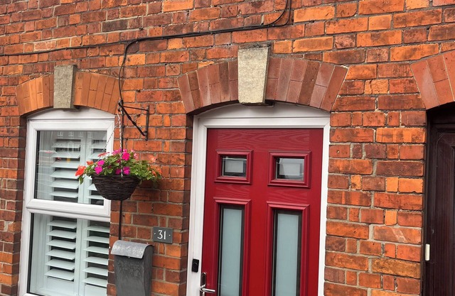 Stunning 3 bedroom house five minutes walk to town Centre with private parking.
