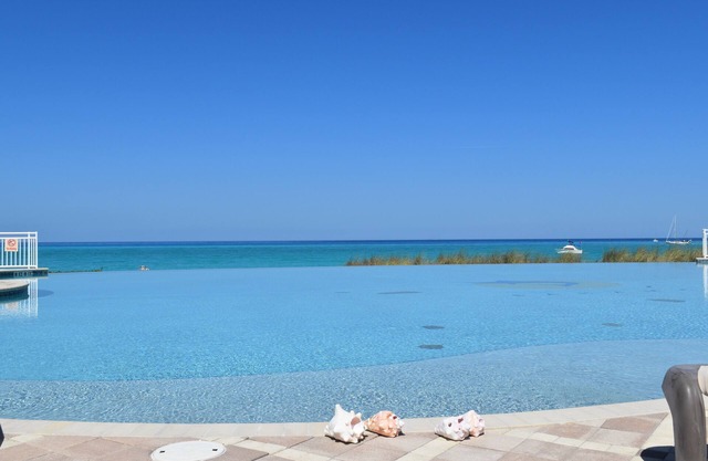 Atemberaubende 3 BR Oceanfront Townhouse in Bimini Sands w / Free Wifi