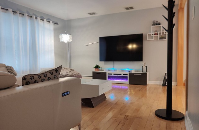 Stunning 3bedroom modern home closed to everything