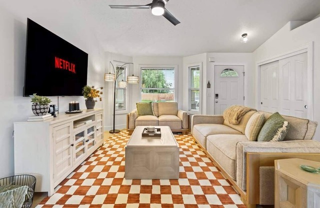 Stunning 3BR Home - Backyard Oasis - Home Gym
