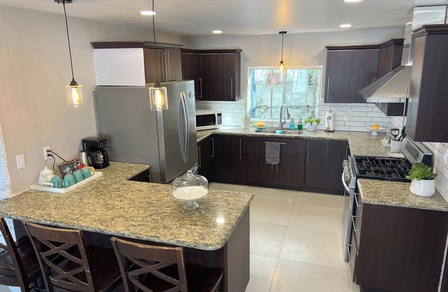 Stunning 4/3 Family Home Near Downtown Tijuana & Border/6 Secure Parking Spaces