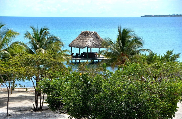 Atemberaubendes Penthouse am Strand mit 4 Schlafzimmern in einer exklusiven Wohnanlage.