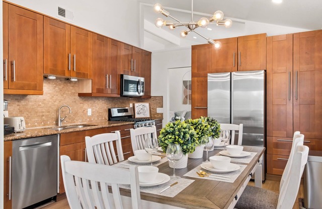 Stunning 4-bedroom home with large backyard in OC