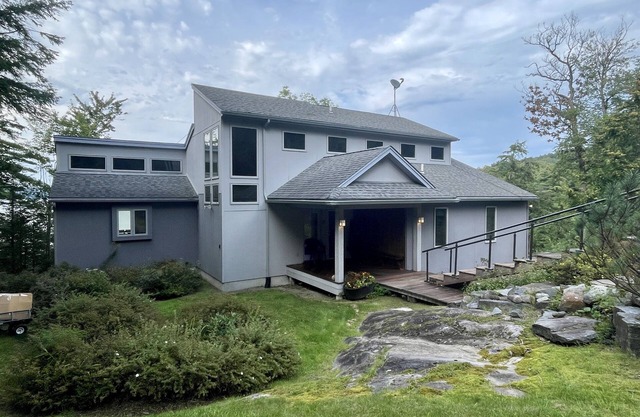 Stunning 4Bdrm Lake George Waterfront