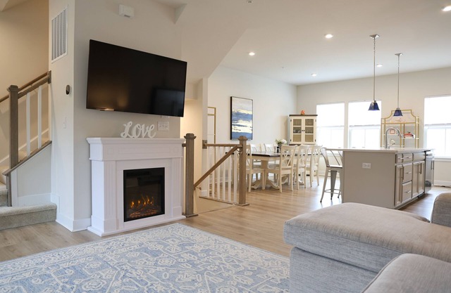 Stunning 4BR Luxury Townhome;Resort-Style Living w/Pools, Gym & close to Beaches
