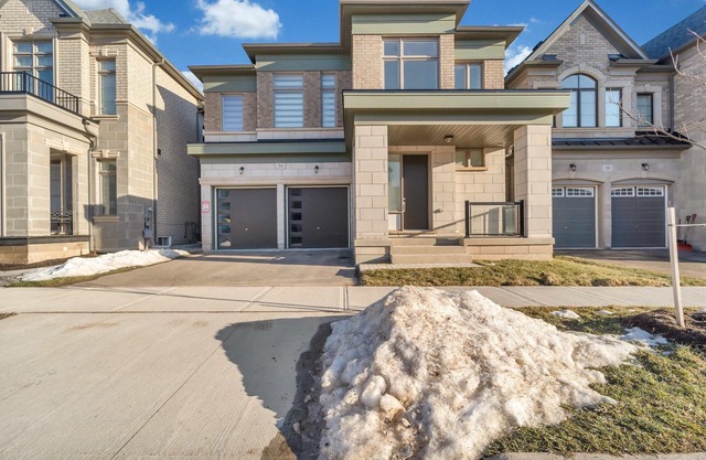 Stunning 5 B/R House in Oakville