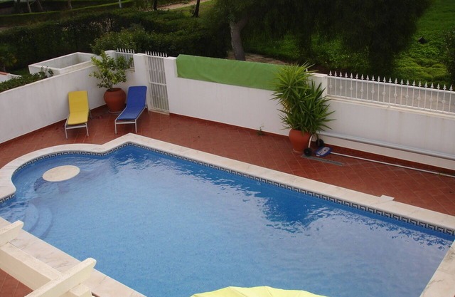 Atemberaubende 5-Bett-4-Badehaus mit großem Pool nur wenige Gehminuten vom Strand entfernt.