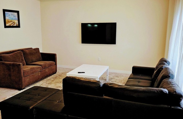 Stunning 5-bed, 4-bath retreat with gourmet kitchen, Double oven & gas cooktop,