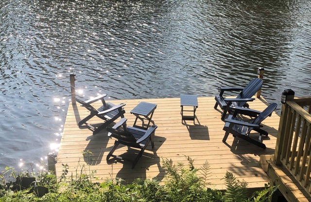 New ! Waterfront Oasis with deck over the River