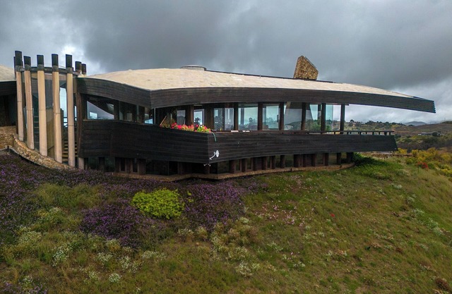 Stunning 5 Bedroom Mid-Century Masterpiece located on Hilltop Retreat