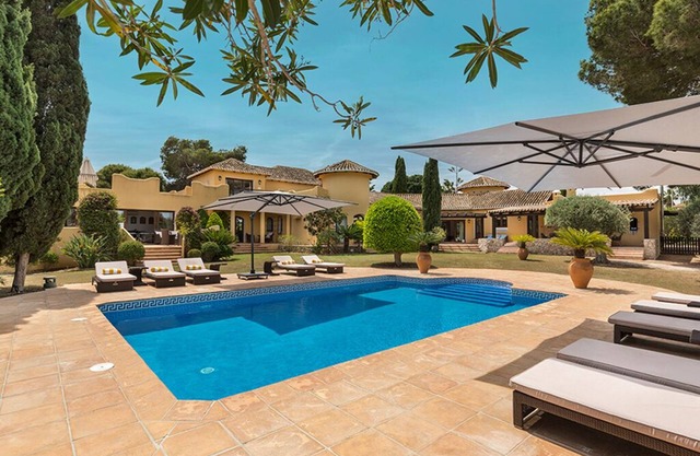 Stunning 5 bedroom villa with private pool in heart of La Manga Club. Sleeps 10