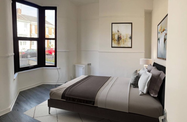 Stunning 6-Bedroom House in Liverpool's Desirable L9 Area - ideal for groups