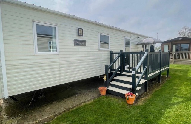 Stunning 6 berth caravan with decking at Broadland Sands ref 20028BS
