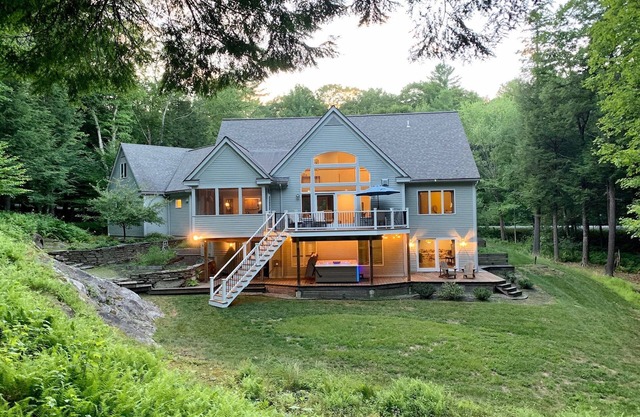 Stunning 6 BR/4.5 BA with 7-person hot tub, pool table and EV charger