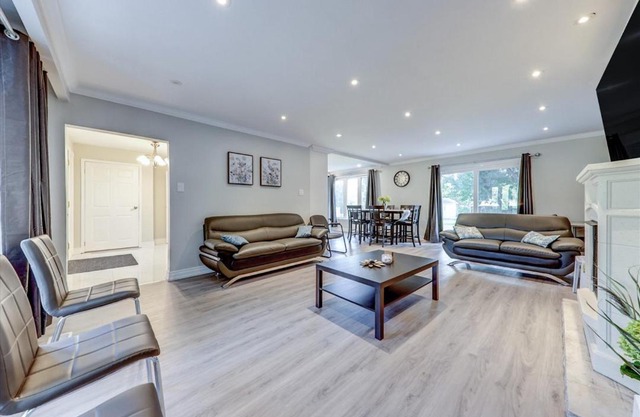 Stunning 7 Br RougeView Home with 2 Kitchens, 5 Bathrooms, Amazing Backyard & 8-Car Parking