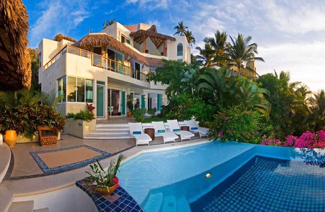 Stunning 9000 Square Foot Casa Dos Palapas- Chef enthalten