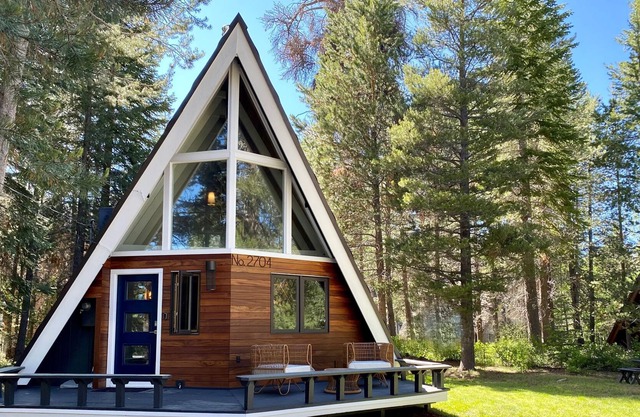 Stunning A-Frame Cabin: luxe, cozy, peaceful, unique!