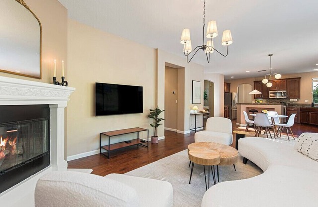 Stunning and Modern 5-Bedroom House in Prestigious Serrano Community