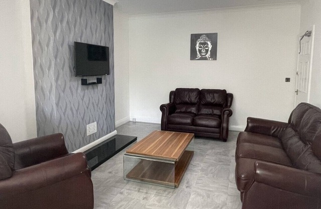 Stunning and Modest 6 bedroom house