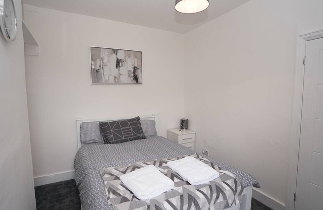 Stunning Apt | Free Parking | Private Garden