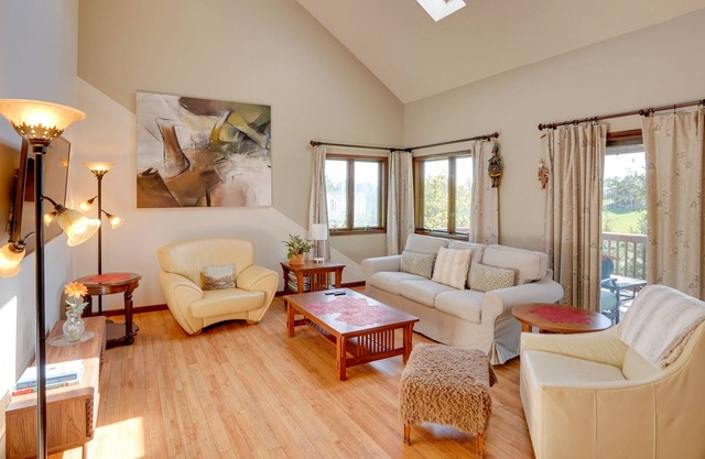 Stunning Athens Retreat on Sleepy Hollow Lake!