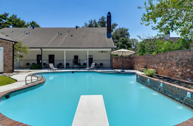 Stunning Baton Rouge Home w/ Pool: Near LSU!
