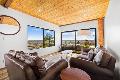 Stunning Bay Views with Pickleball and Hot Tub