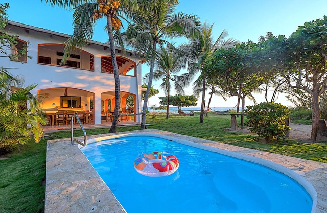 Villa Olivia: Spektakuläre Oceanfront Beach House Villa!