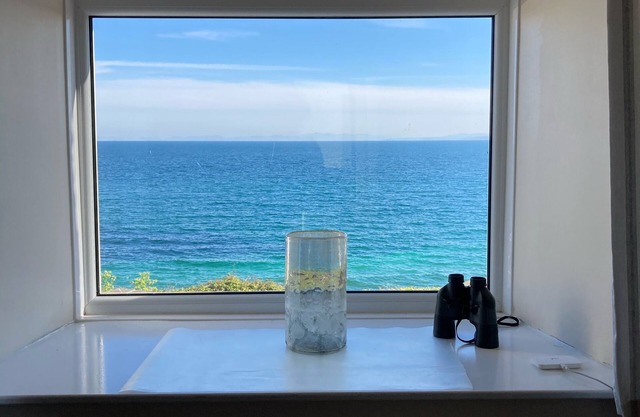 Stunning Beach Front Apartment - Watch the dolphins over breakfast