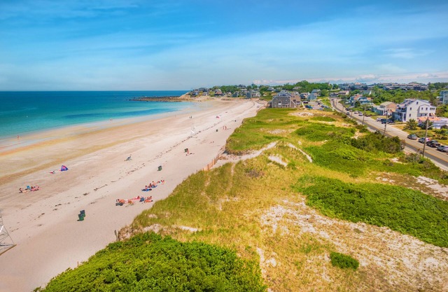 Atemberaubende Aussicht auf den Strand von Over the Dunes am White Horse Beach