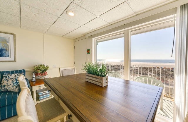 Stunning Beachfront Condo w/ Panoramic Ocean View